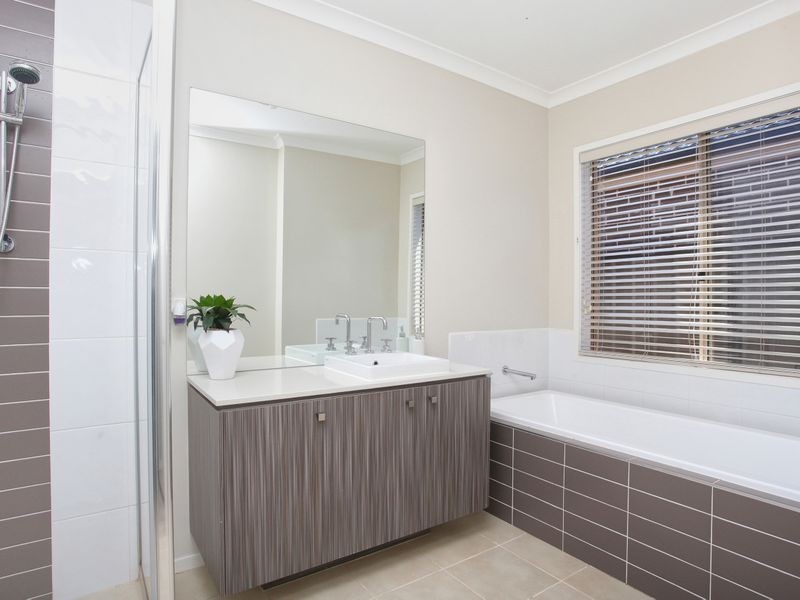 33 Breasley Parkway, Point Cook VIC 3030