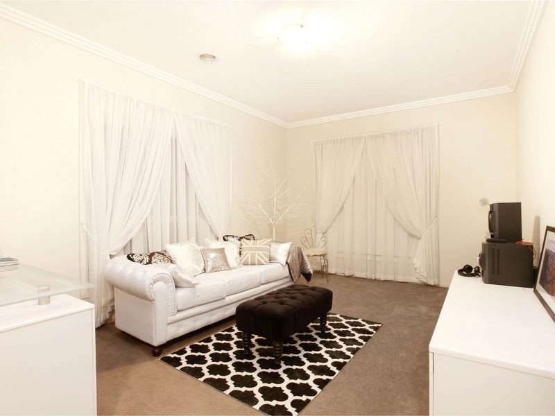17 Archibald Chase, Point Cook VIC 3030