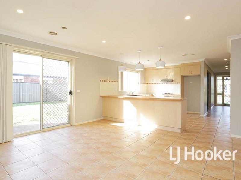 22 Banjo Patterson Circle, Point Cook VIC 3030