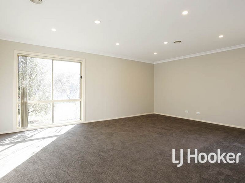 22 Banjo Patterson Circle, Point Cook VIC 3030