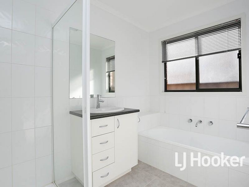 7 Fullard Close, Point Cook VIC 3030