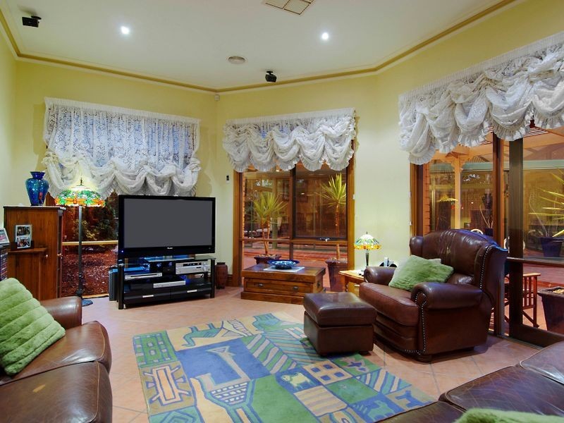 77 Wattle Avenue, Werribee VIC 3030