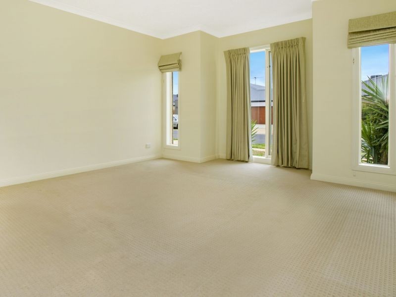 43 Nossal Drive, Point Cook VIC 3030