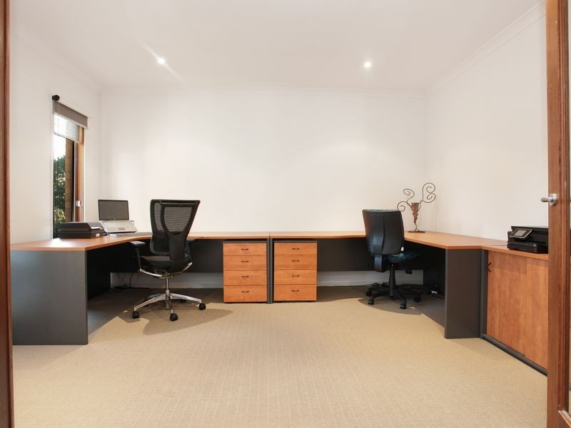 27 Grandpark Circuit, Point Cook VIC 3030