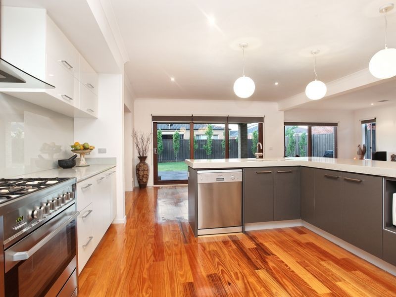 27 Grandpark Circuit, Point Cook VIC 3030