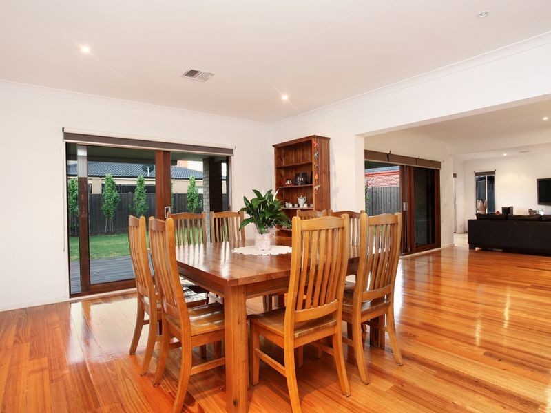 27 Grandpark Circuit, Point Cook VIC 3030