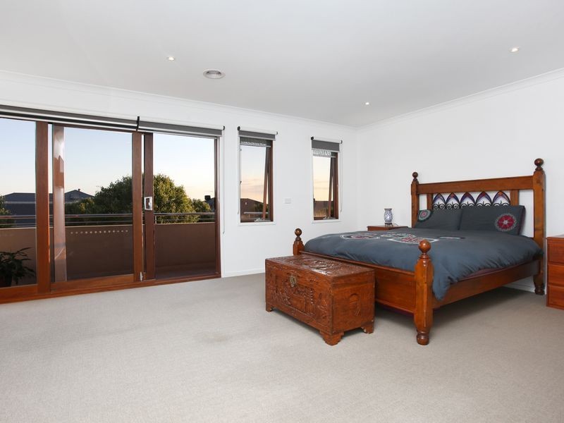 27 Grandpark Circuit, Point Cook VIC 3030