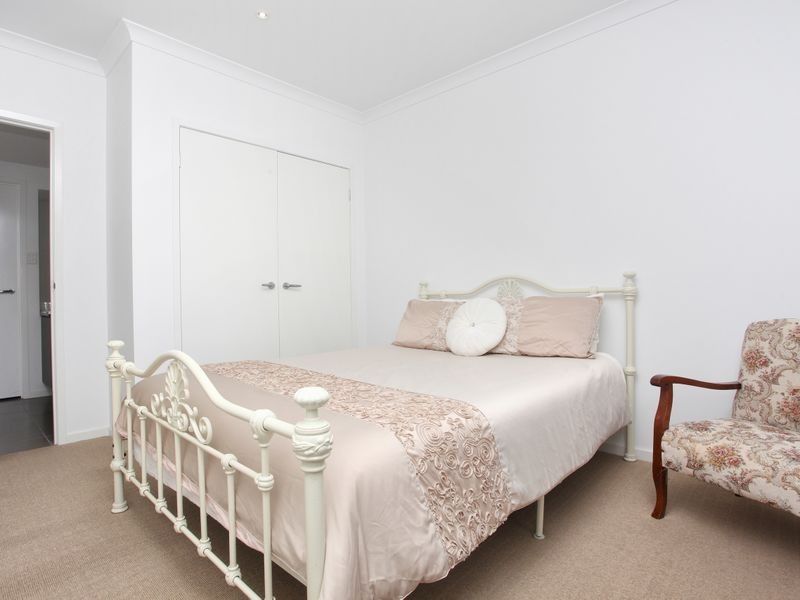 27 Grandpark Circuit, Point Cook VIC 3030