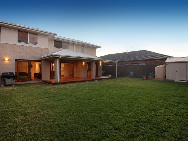 27 Grandpark Circuit, Point Cook VIC 3030