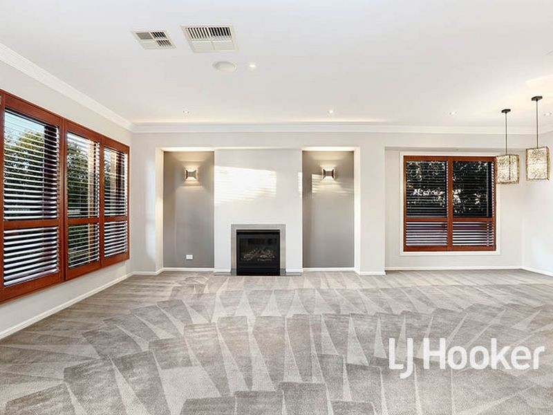 23 Monterey Bay Drive, Sanctuary Lakes VIC 3030