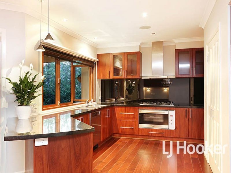 23 Monterey Bay Drive, Sanctuary Lakes VIC 3030