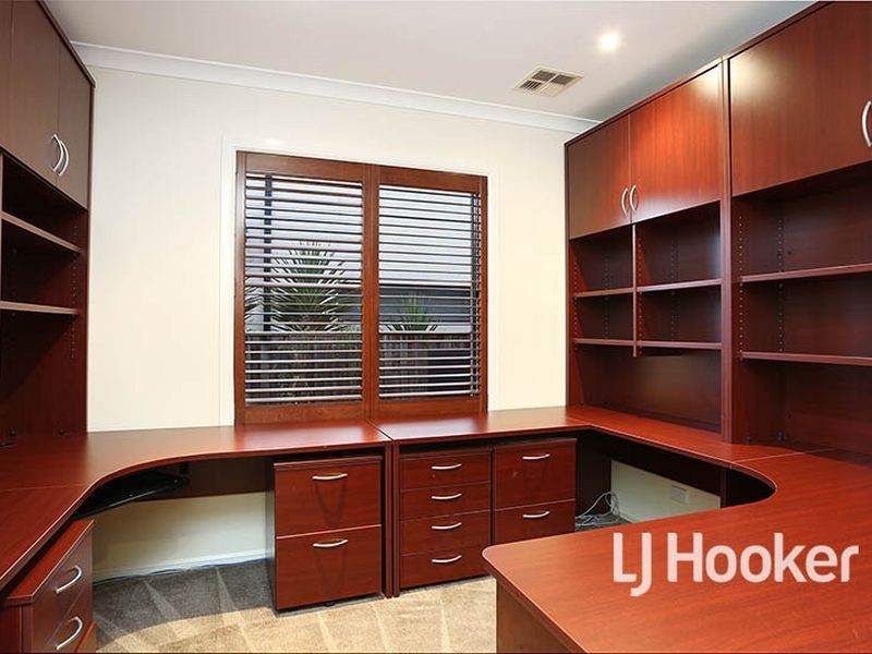 23 Monterey Bay Drive, Sanctuary Lakes VIC 3030