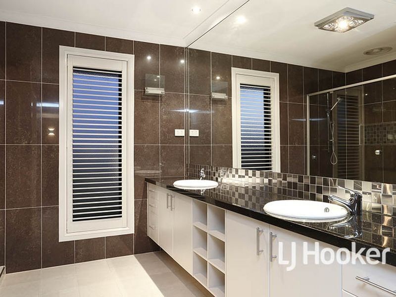 23 Monterey Bay Drive, Sanctuary Lakes VIC 3030