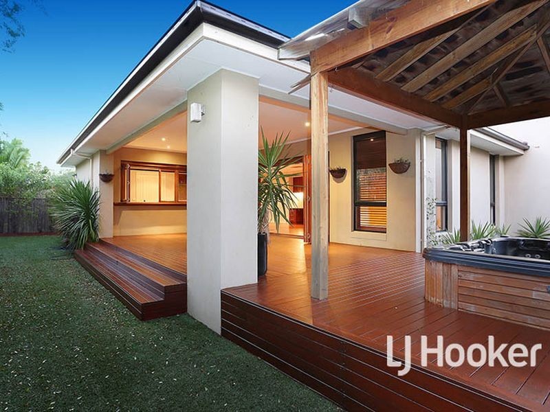23 Monterey Bay Drive, Sanctuary Lakes VIC 3030
