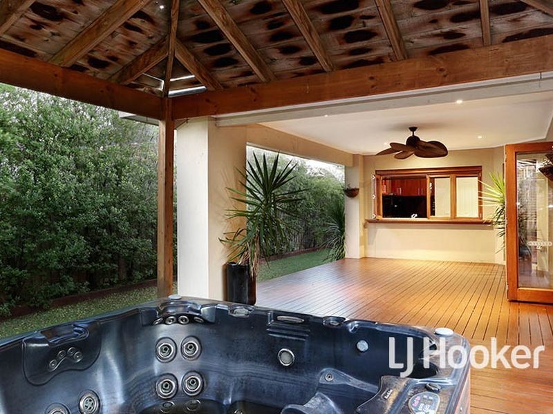 23 Monterey Bay Drive, Sanctuary Lakes VIC 3030