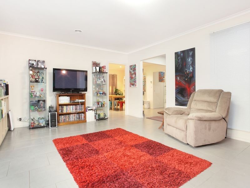 33 Oakdene Grove, Altona Meadows VIC 3028