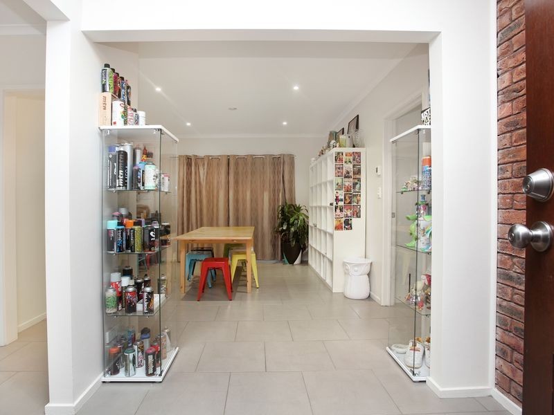 33 Oakdene Grove, Altona Meadows VIC 3028