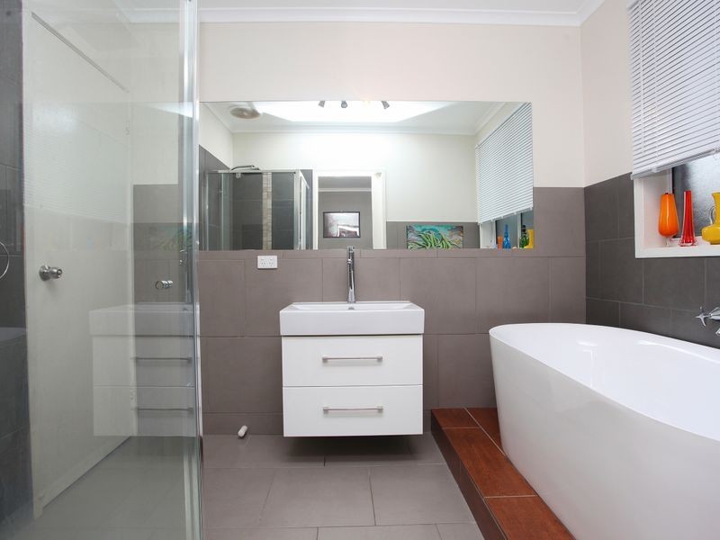 33 Oakdene Grove, Altona Meadows VIC 3028