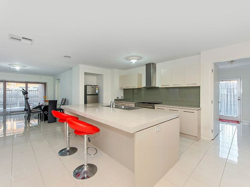 15 McLachlan Drive, Williams Landing VIC 3027