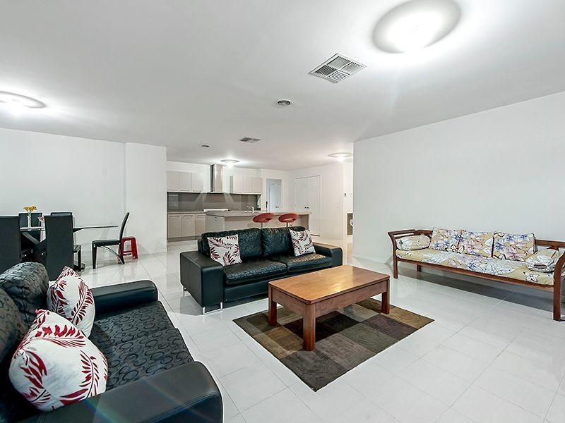 15 McLachlan Drive, Williams Landing VIC 3027