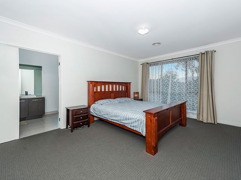 15 McLachlan Drive, Williams Landing VIC 3027