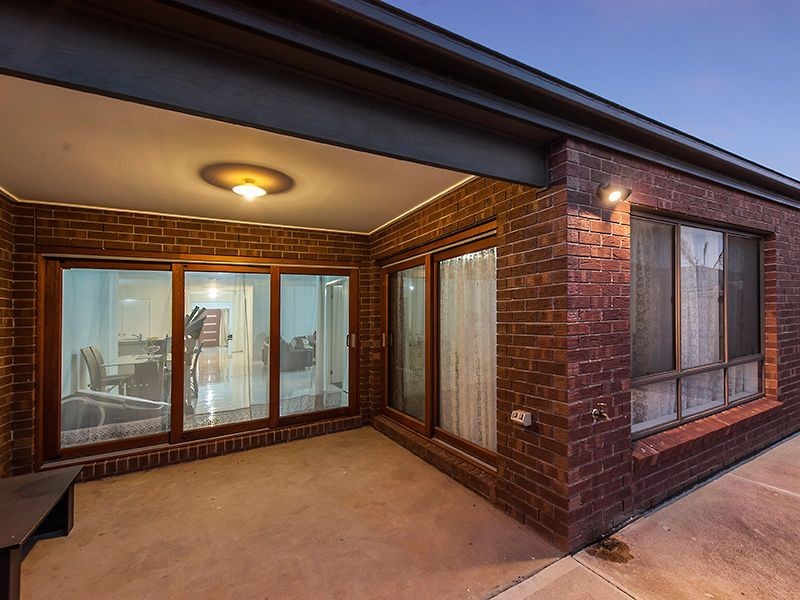 15 McLachlan Drive, Williams Landing VIC 3027