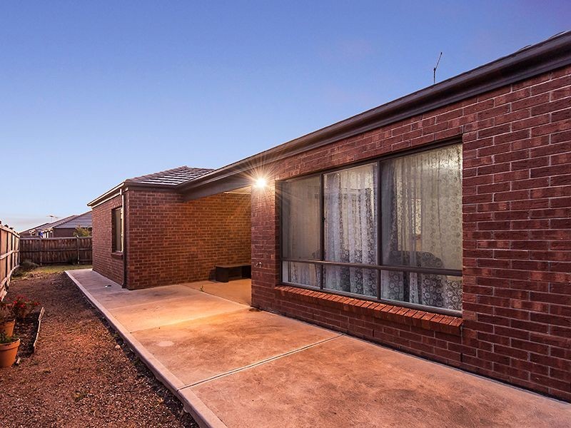 15 McLachlan Drive, Williams Landing VIC 3027