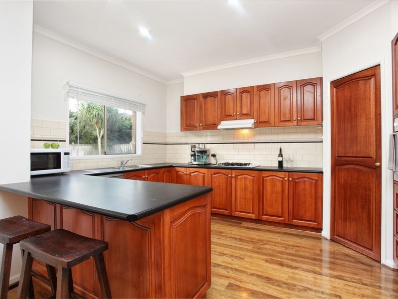 31 Lakeside Drive, Sanctuary Lakes VIC 3030
