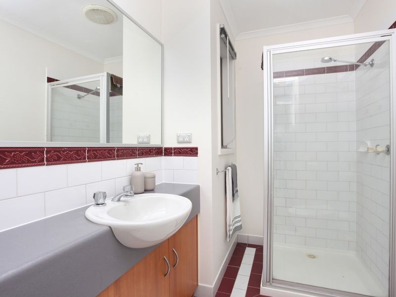 31 Lakeside Drive, Sanctuary Lakes VIC 3030