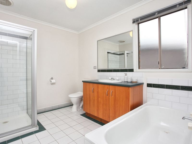 31 Lakeside Drive, Sanctuary Lakes VIC 3030