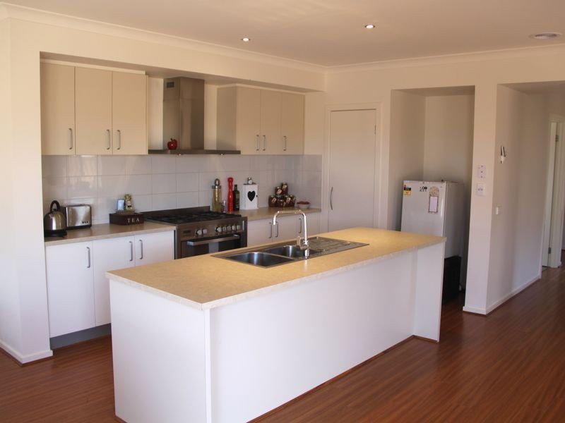 155 Beachview Parade, Sanctuary Lakes VIC 3030