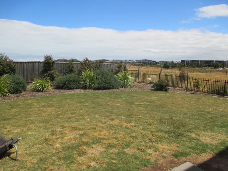 155 Beachview Parade, Sanctuary Lakes VIC 3030
