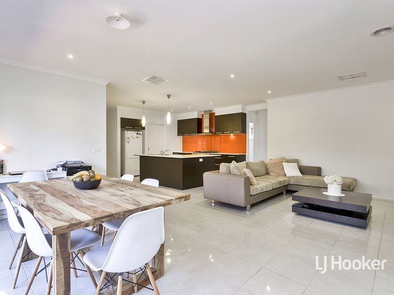 17 McWilliams Crescent, Point Cook VIC 3030