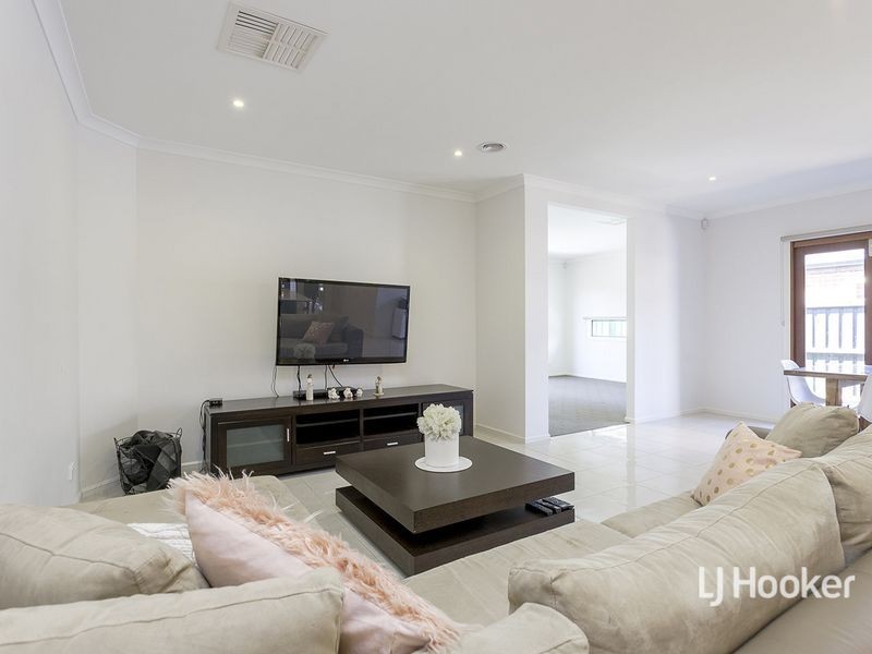17 McWilliams Crescent, Point Cook VIC 3030