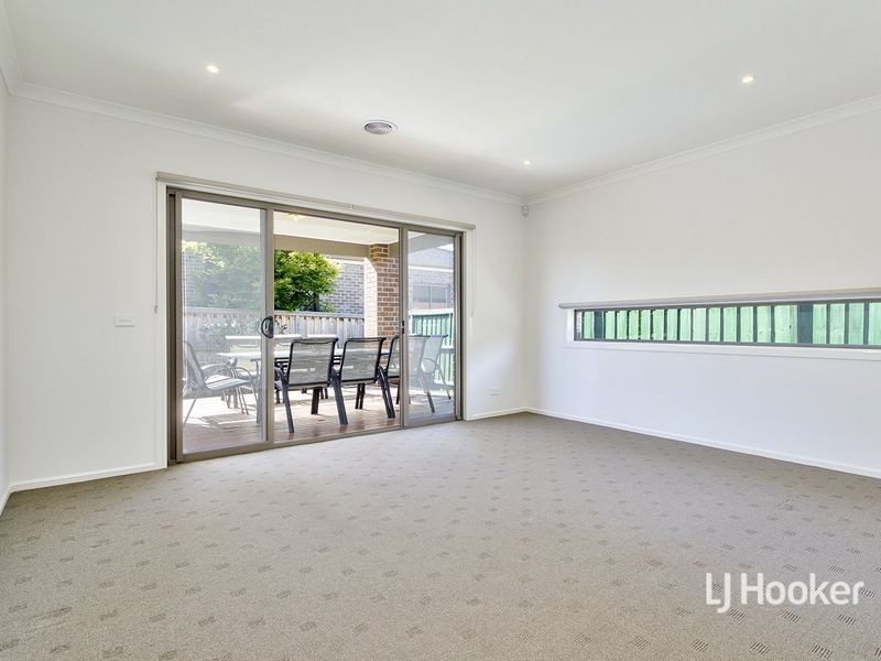 17 McWilliams Crescent, Point Cook VIC 3030