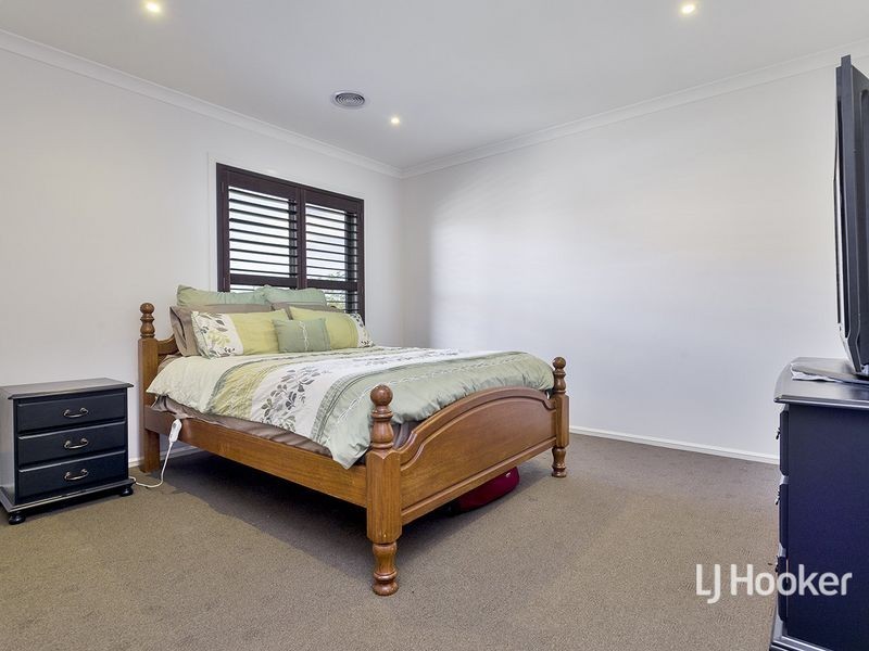 17 McWilliams Crescent, Point Cook VIC 3030
