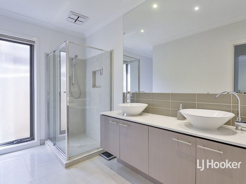 17 McWilliams Crescent, Point Cook VIC 3030
