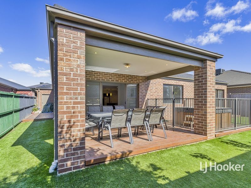 17 McWilliams Crescent, Point Cook VIC 3030