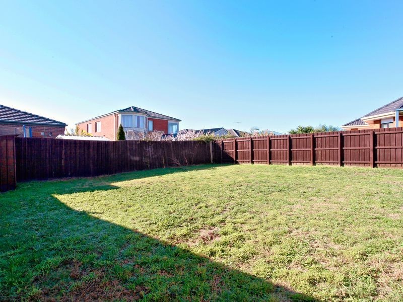 31 Sumner Crescent, Point Cook VIC 3030