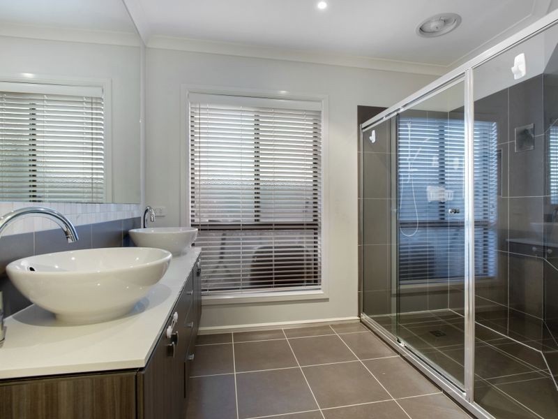 92 Fongeo Drive, Point Cook VIC 3030