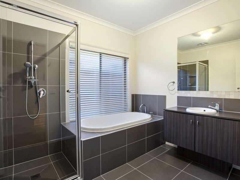 92 Fongeo Drive, Point Cook VIC 3030