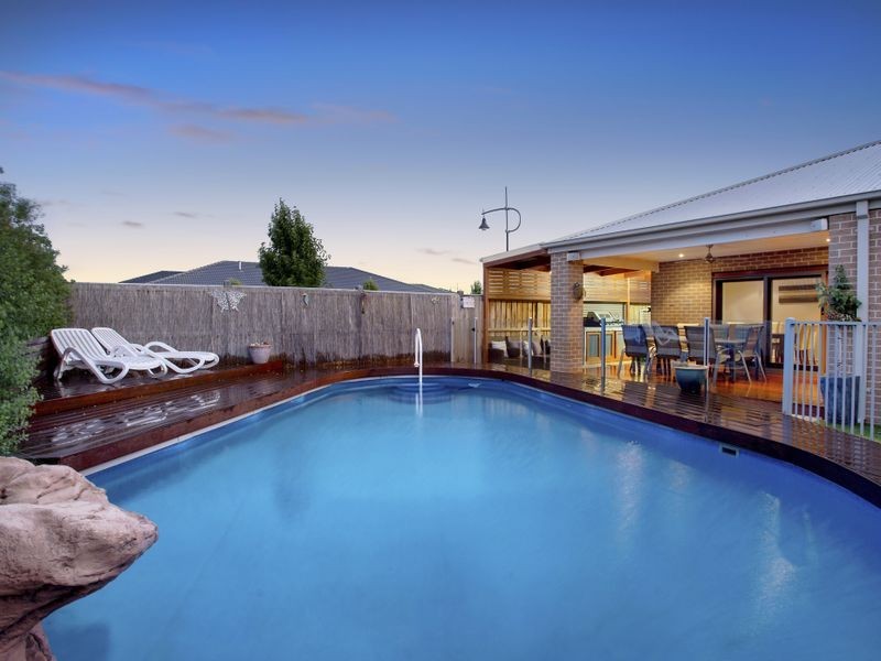 92 Fongeo Drive, Point Cook VIC 3030