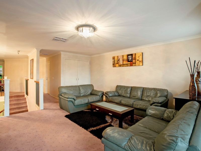 19 May Gibbs Circle, Point Cook VIC 3030