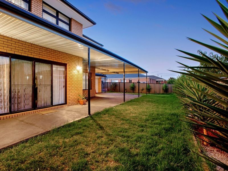 19 May Gibbs Circle, Point Cook VIC 3030