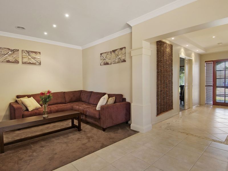 8 CJ Dennis Place, Point Cook VIC 3030