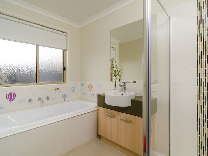 4 Kellerman Drive, Point Cook VIC 3030