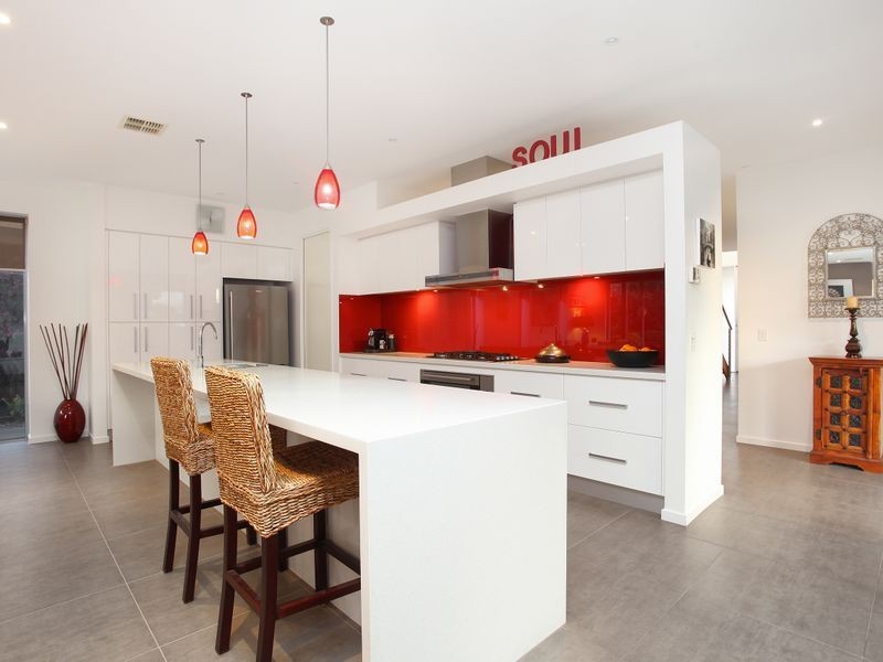 22 North Shore Drive, Sanctuary Lakes VIC 3030