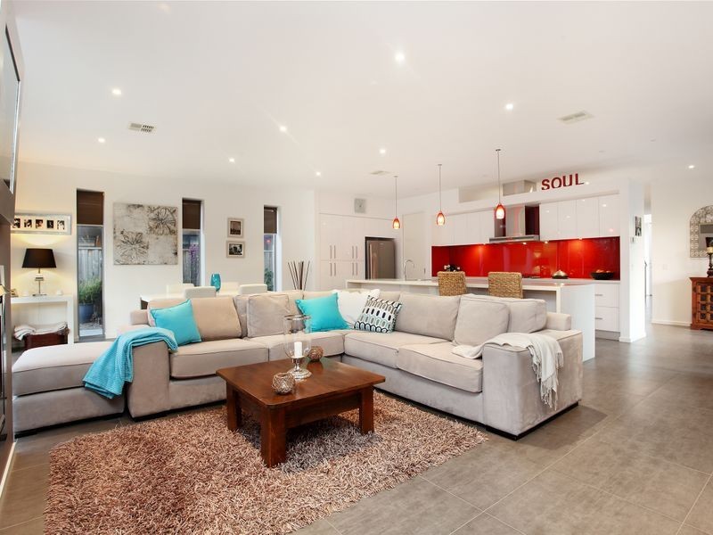 22 North Shore Drive, Sanctuary Lakes VIC 3030