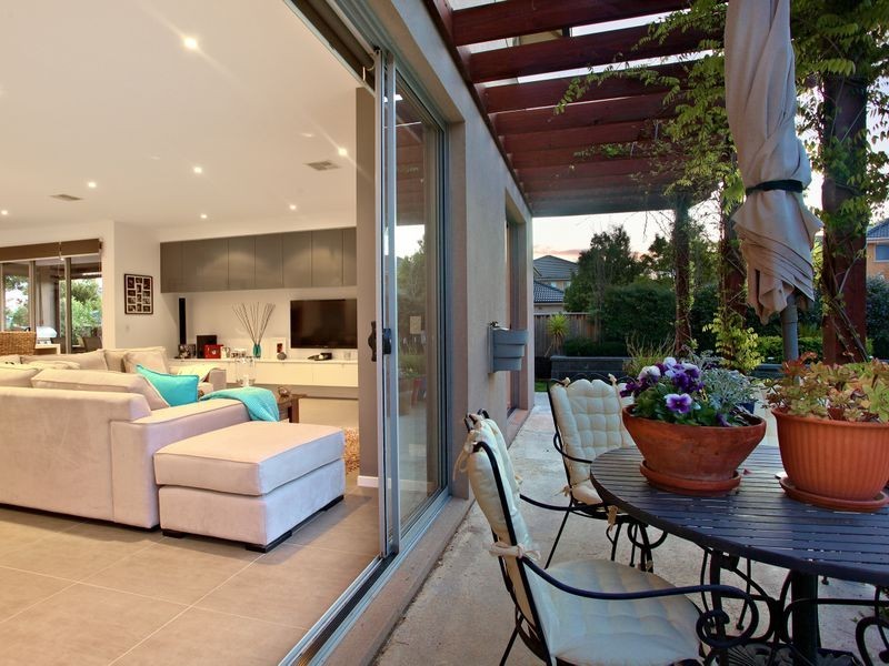 22 North Shore Drive, Sanctuary Lakes VIC 3030