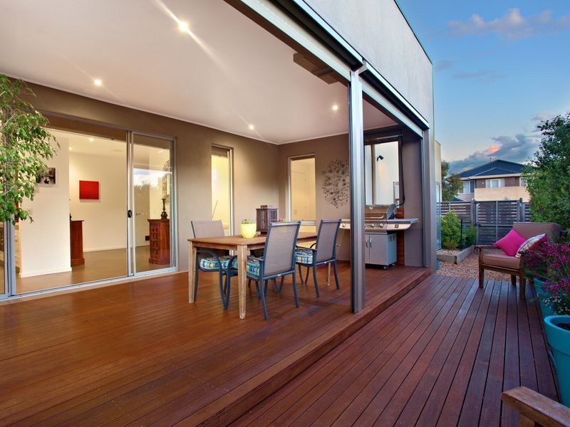 22 North Shore Drive, Sanctuary Lakes VIC 3030